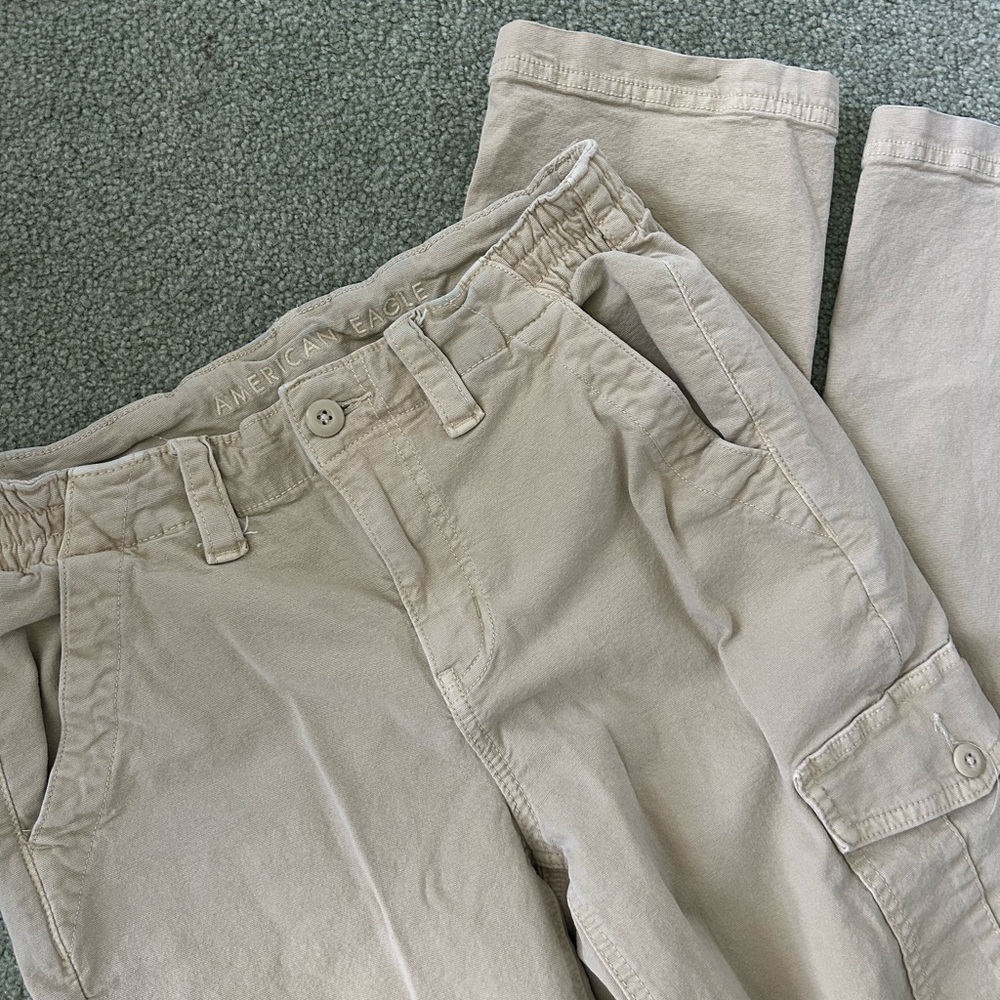 American Eagle Cargo Pants in Khaki